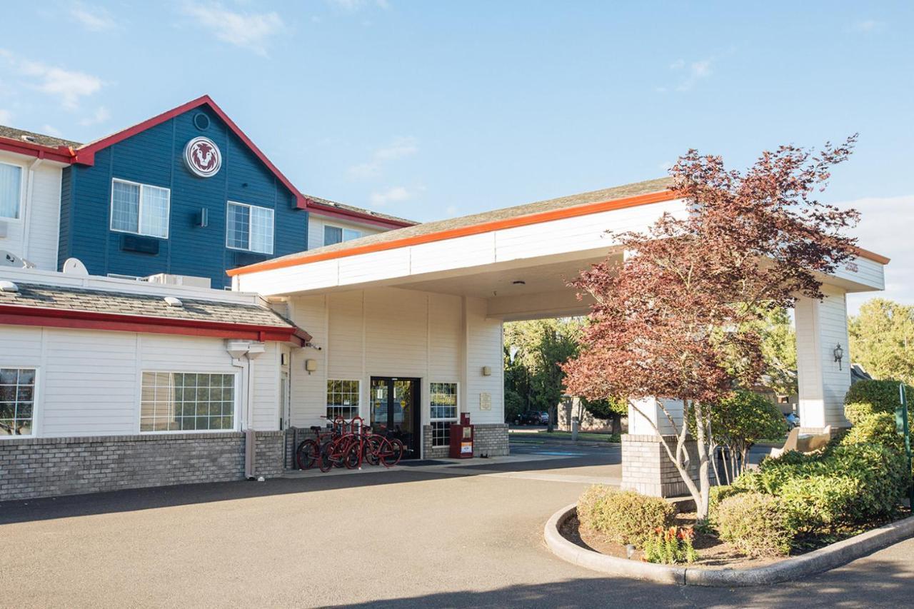 RED LION INN & SUITES MCMINNVILLE MCMINNVILLE: LOW RATES, SAVE ON YOUR STAY